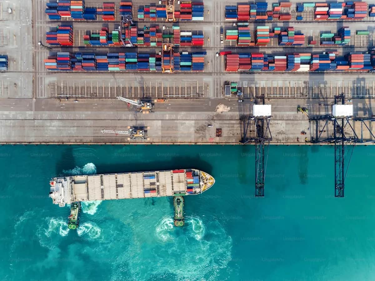 Contenedores de carga en una operación de importación